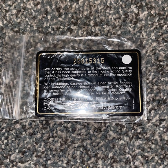 EUC Chanel wallet with COA quilted leather & patent leather “CC” Hot pink inside - Picture 9 of 9